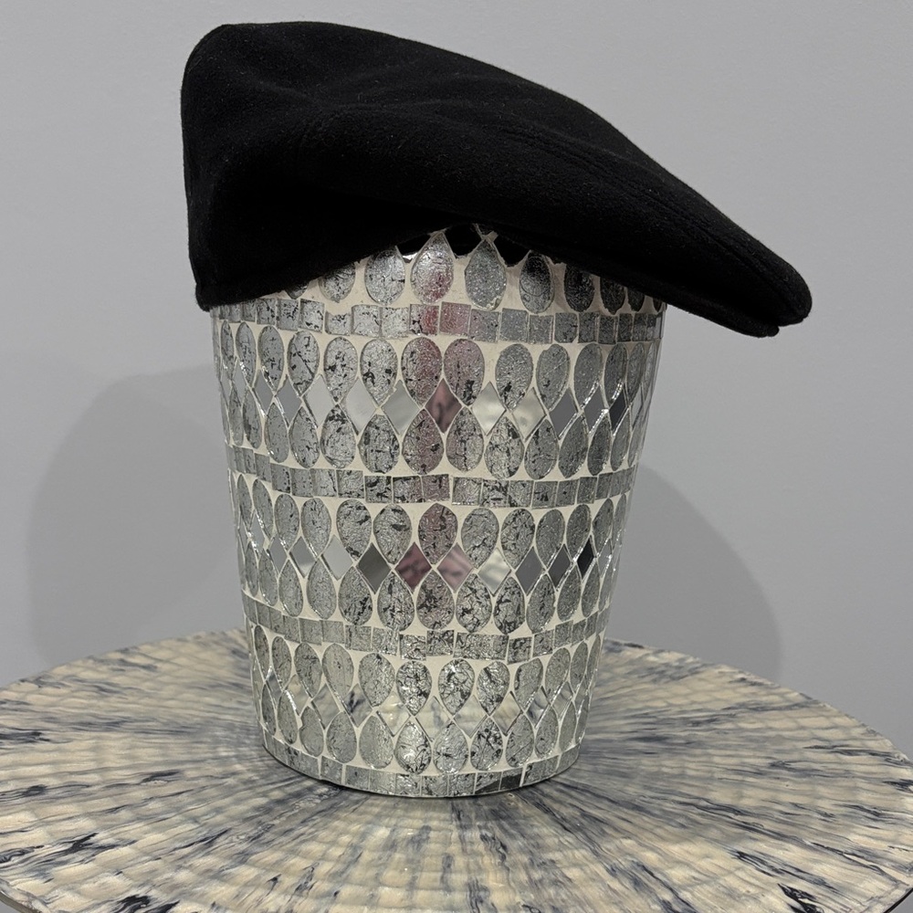 Classic Black Flat Newsboy Men's hat Made in Italy Wool/Cashmere blend Size M